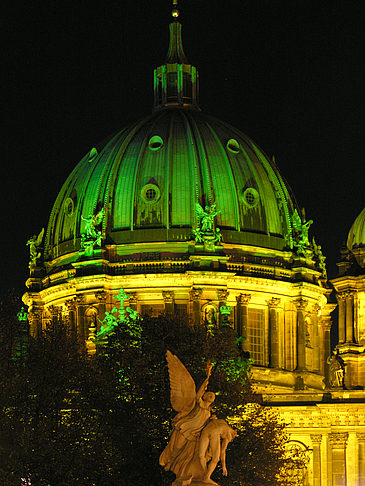 Foto Berliner Dom bei Nacht - Berlin
