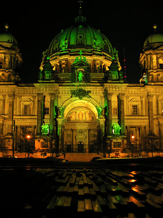 Berliner Dom bei Nacht