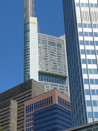 Commerzbanktower mit Häusern Fotos