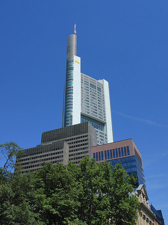 Fotos Commerzbanktower mit Häusern