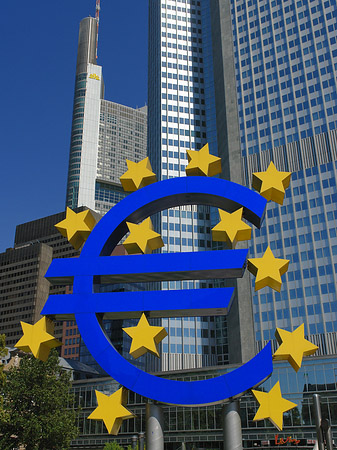 Fotos Eurozeichen mit Eurotower | Frankfurt am Main