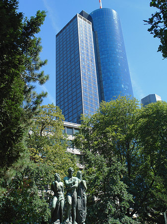 Fotos Beethovendenkmal mit maintower | Frankfurt am Main
