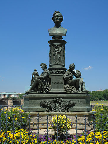 Foto Ernst-Rietschel-Denkmal