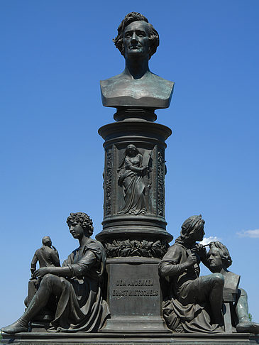 Foto Ernst-Rietschel-Denkmal