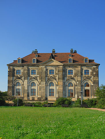 Gebäude