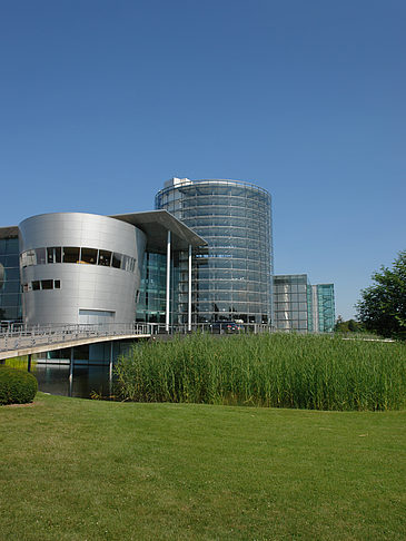 Foto Gläserne Manufaktur mit Wiese - Dresden