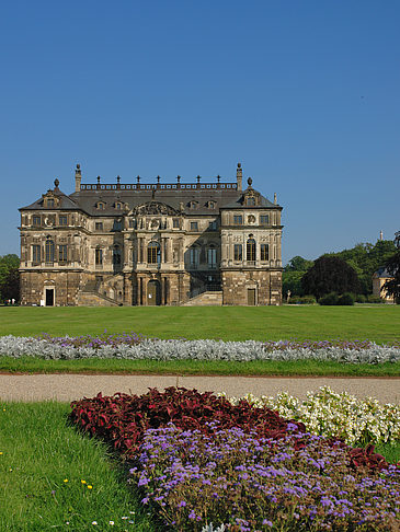 Blumen vor dem Palais Foto 