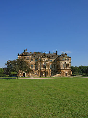 Fotos Palais mit Wiese