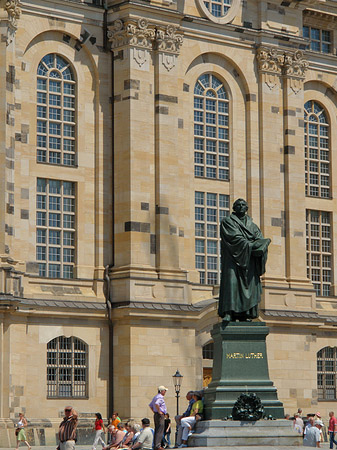 Lutherdenkmal vor der Frauenkirche Foto 