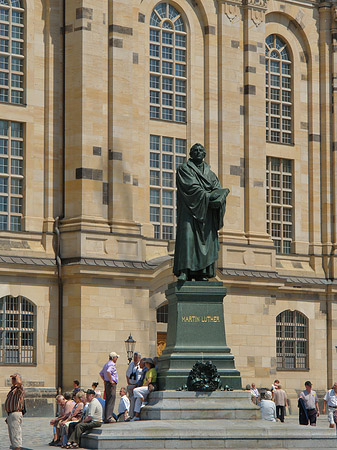 Lutherdenkmal vor der Frauenkirche Foto 
