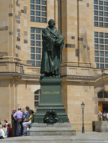 Lutherdenkmal vor der Frauenkirche Fotos