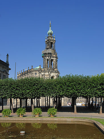 Foto Teich vor dem Gericht - Dresden