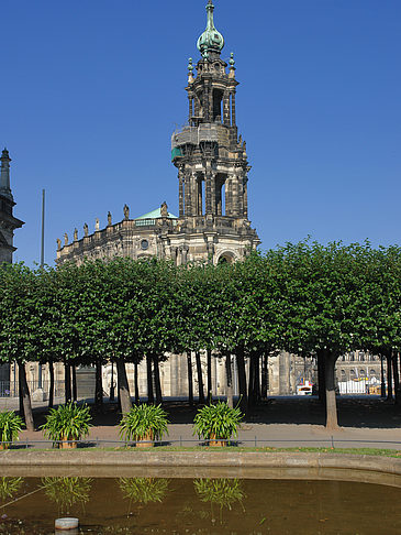Foto Teich vor dem Gericht