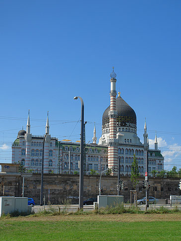 Fotos Yenidze mit Wiese | Dresden