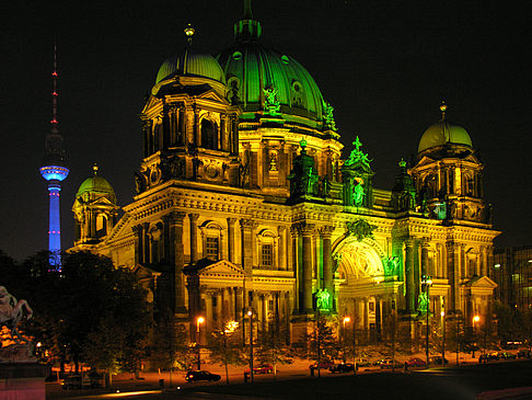 Berliner Dom bei Nacht