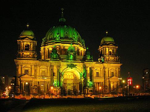 Foto Berliner Dom bei Nacht - Berlin