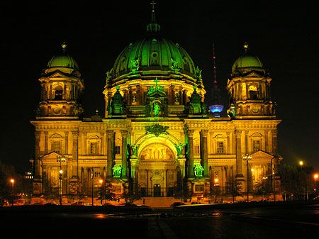 Berliner Dom bei Nacht