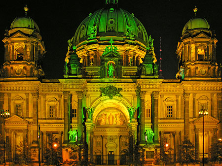 Berliner Dom bei Nacht