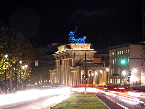 Ebert Straße bei Nacht Fotos