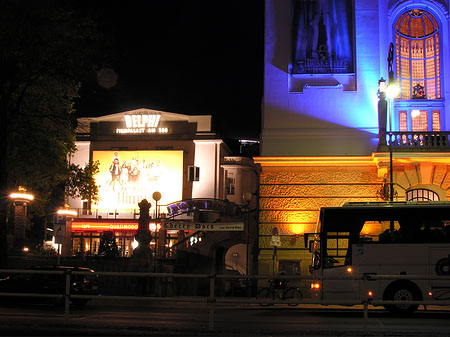 Filmpalast Delphi bei Nacht Foto 