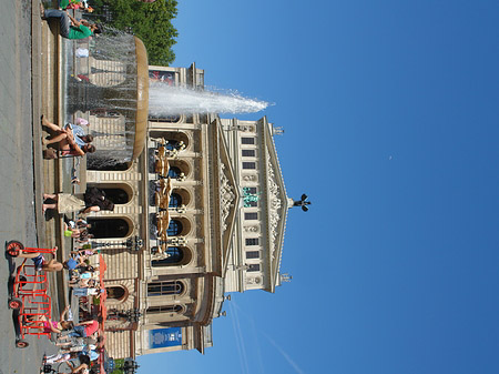 Foto Alte Oper mit Brunnen - Frankfurt am Main