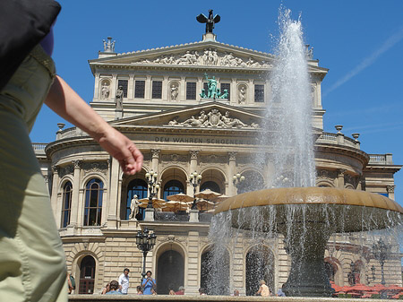Foto Alte Oper mit Brunnen - Frankfurt am Main