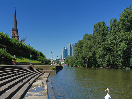 Foto Dreikoenigskirche mit Main