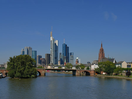 Foto Skyline von Frankfurt mit Alter Brücke - Frankfurt am Main