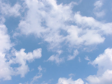 Foto Blauer Himmel mit Wolken - 