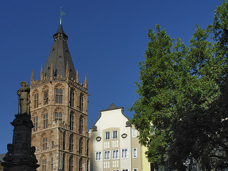 Platzjabeck vor dem Rathausturm