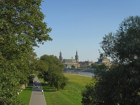 Canalettoblick durch Bäume Fotos