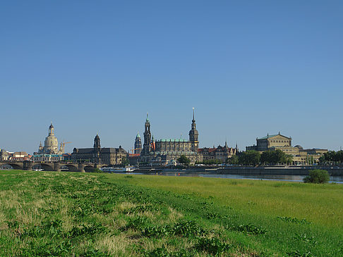 Canalettoblick mit Wiese Fotos