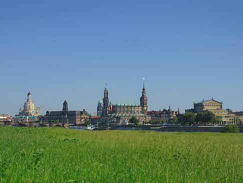 Canalettoblick mit Wiese Fotos