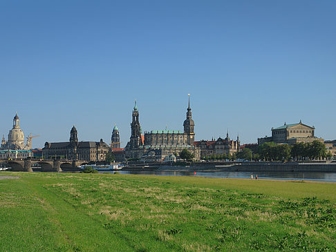 Foto Canalettoblick mit Wiese - Dresden
