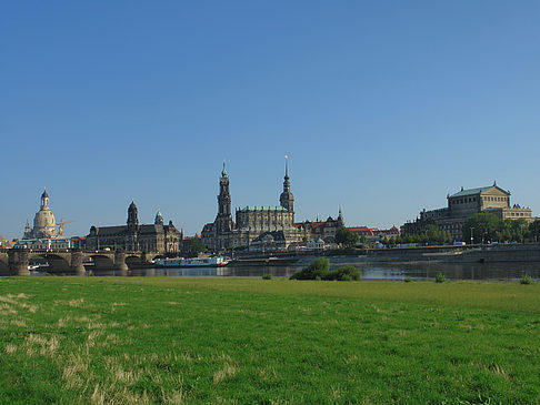 Fotos Canalettoblick mit Wiese