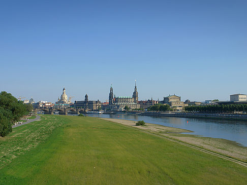 Foto Canalettoblick mit Wiese - Dresden