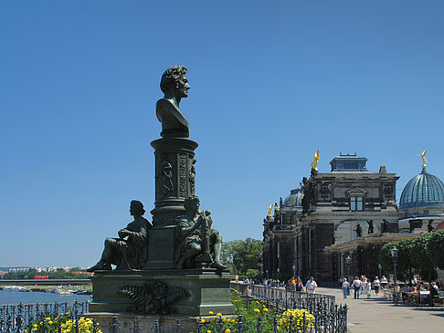 Foto Ernst-Rietschel-Denkmal