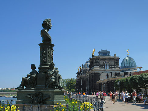 Ernst-Rietschel-Denkmal