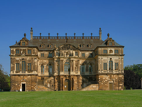 Fotos Palais mit Wiese