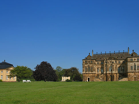 Fotos Palais mit Wiese