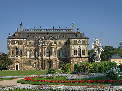 Fotos Statue vor dem Palais