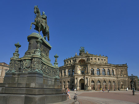 Fotos König-Johann-Statue mit Semperoper | Dresden