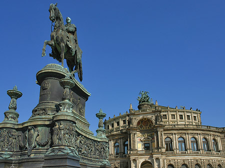 Fotos König-Johann-Statue mit Semperoper