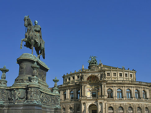 Fotos König-Johann-Statue mit Semperoper | Dresden