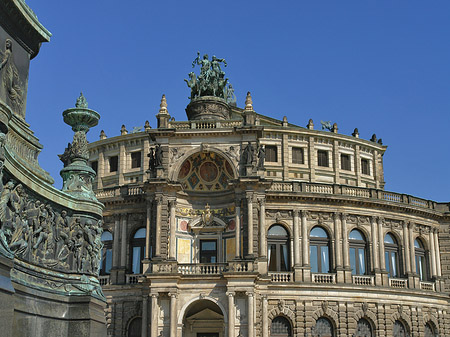 König-Johann-Statue mit Semperoper