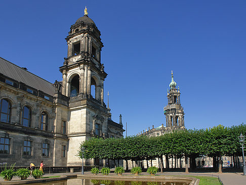 Teich vor dem Gericht Foto 