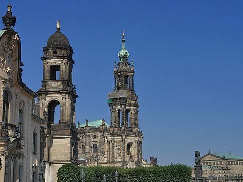 Oberlandesgericht mit Hofkirche Foto 