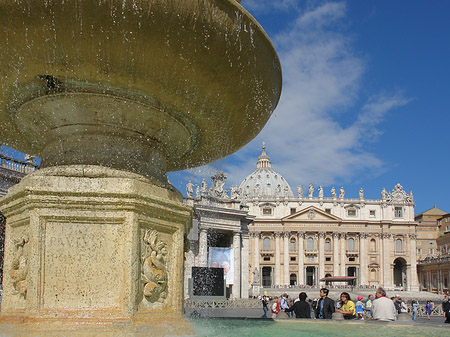 Foto Brunnen mit Petersdom