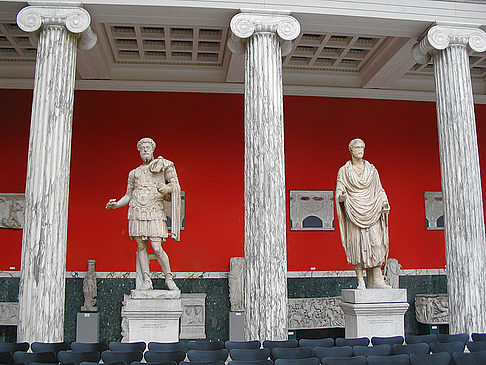  Bild von Citysam  Das Museum zeigt auch griechische Statuen